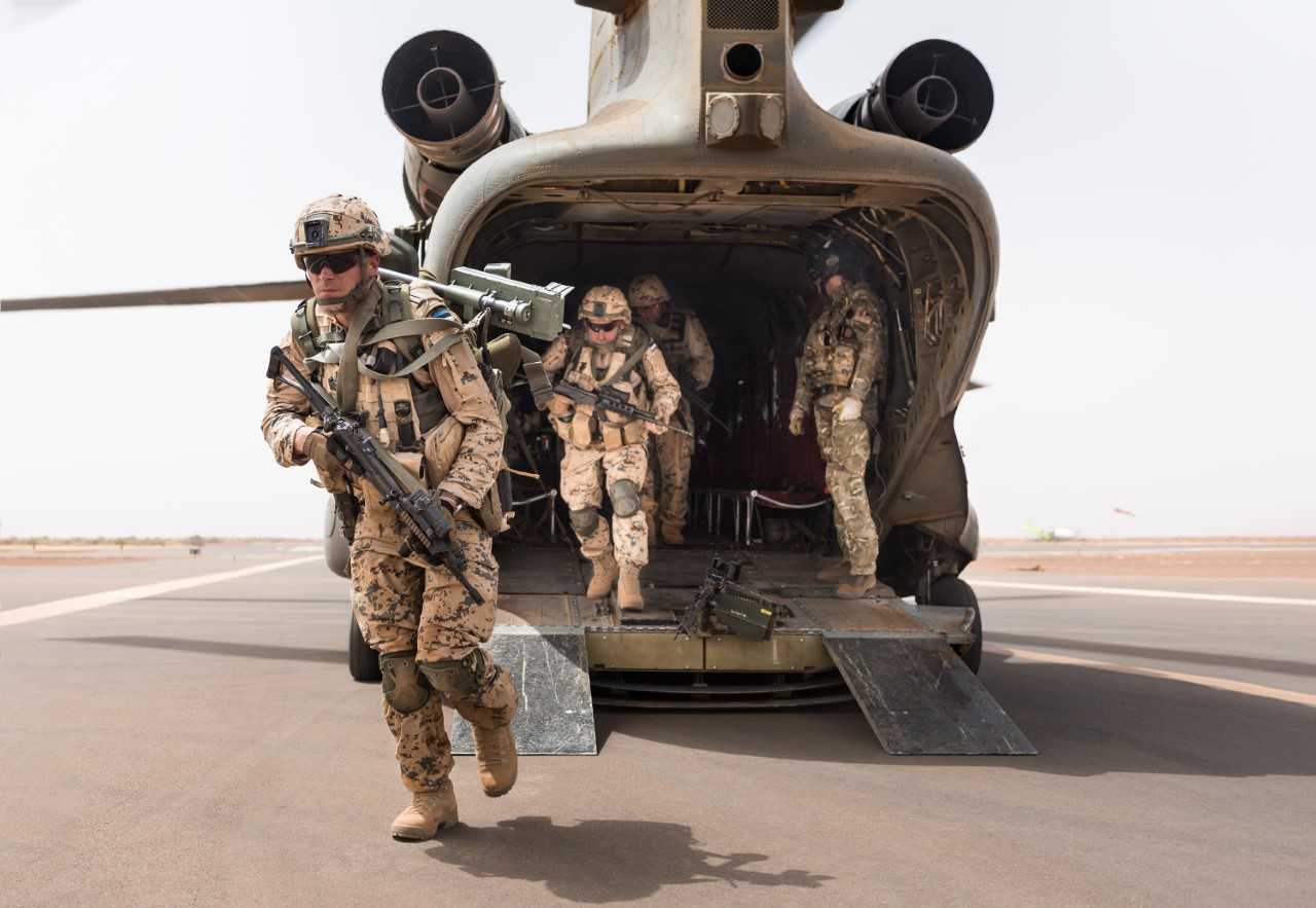 Estonian soldiers disembark off a RAF Chinook in Mali 100519 CREDIT MOD CROWN COPYRIGHT