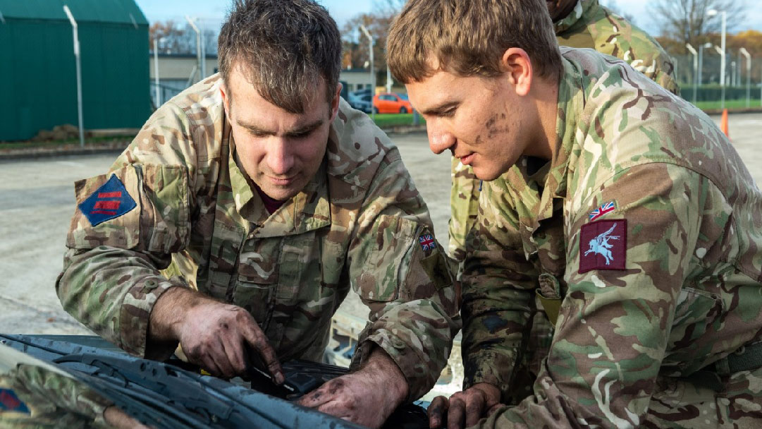 Exercise Pegasus Bluebell REME Soldiers 16 Air Assault Brigade Remove Engine From Car Credit: @16AirAssltBde