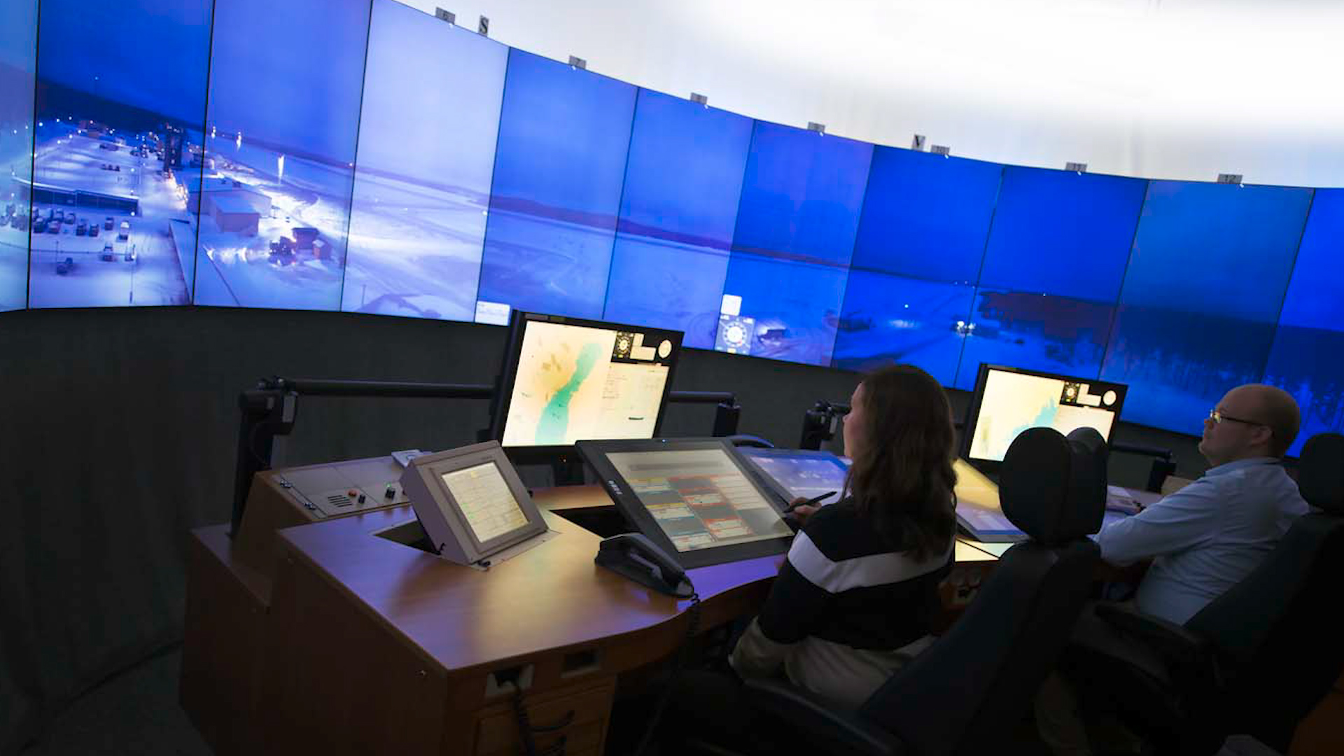 Example of how remote air traffic control modules at RNAS Culdrose could look on curved screen wall 22021 CREDIT Saab.