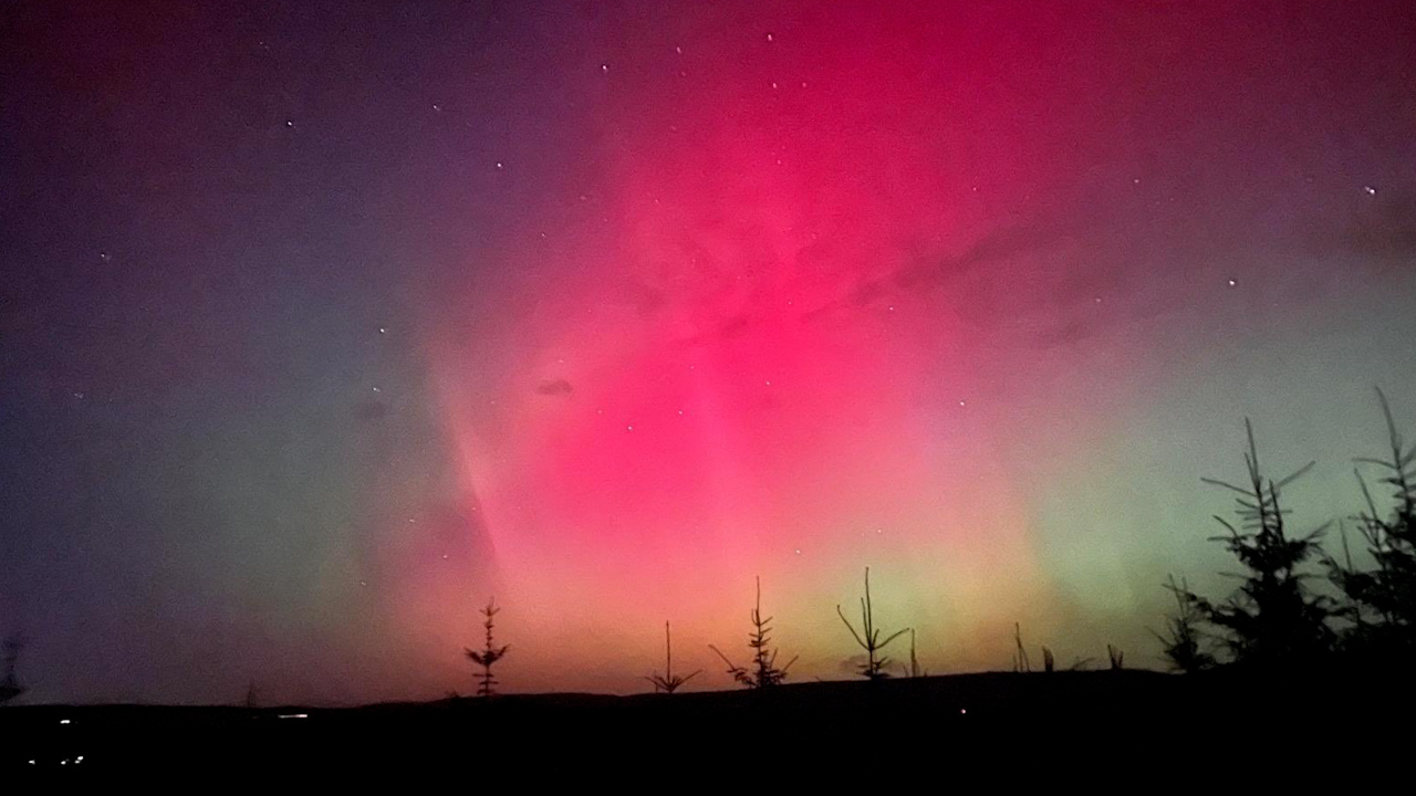 British soldiers taking part on Exercise Cambrian Patrol were treated to an incredible night sky under the northern lights (Picture: British Army in Wales X)