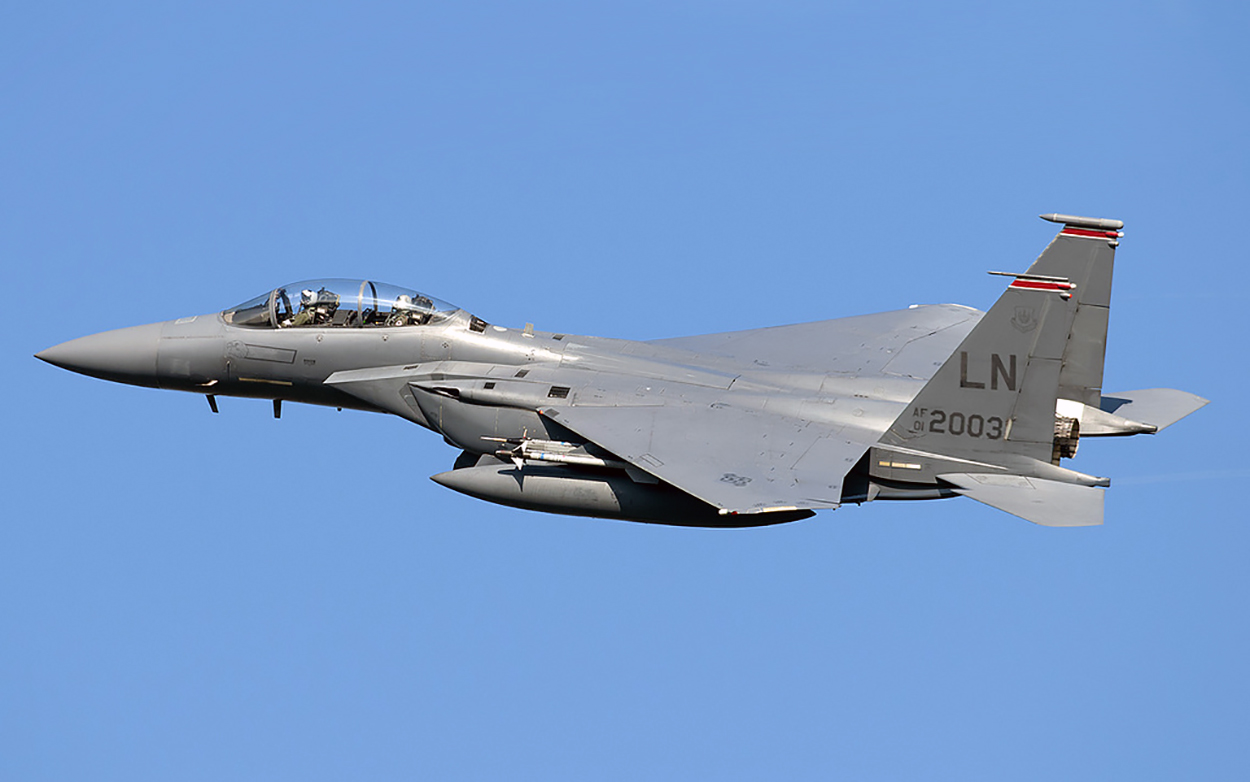Fighter Jet Makes Emergency Landing Fighter Jet Makes Emergency Landing