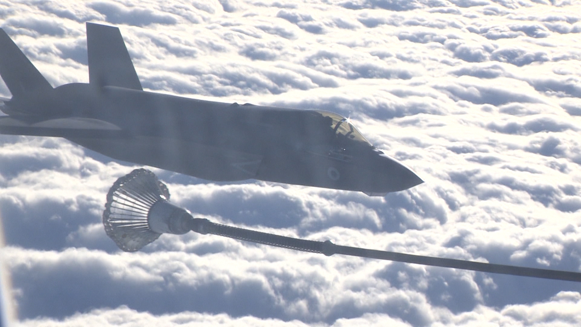 F-35 about to refuel 281118 CREDIT BFBS