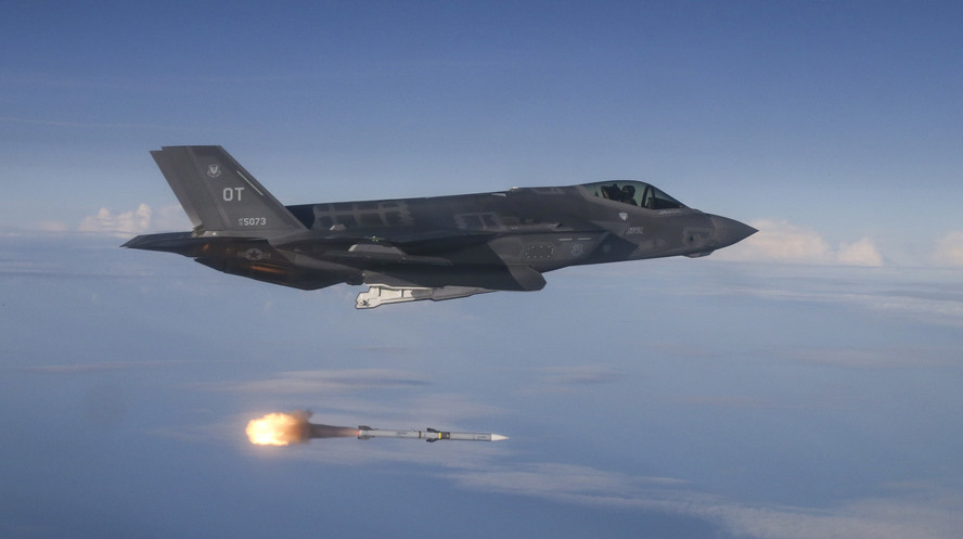 F-35 test launches AMRAAM missile