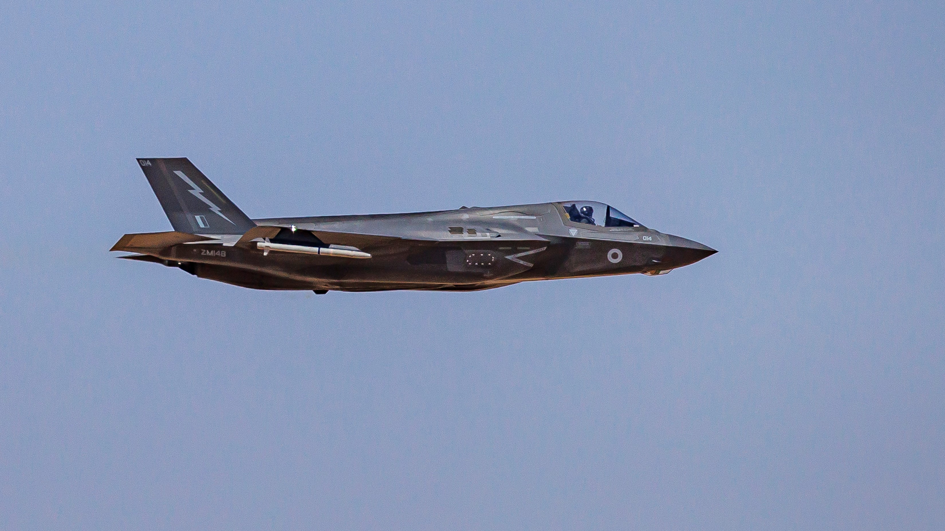 F35-B from 617 Dambuster Squadron flies across the Omani desert during Exercise Khanjar Oman 21 03112021 Credit MOD Crown