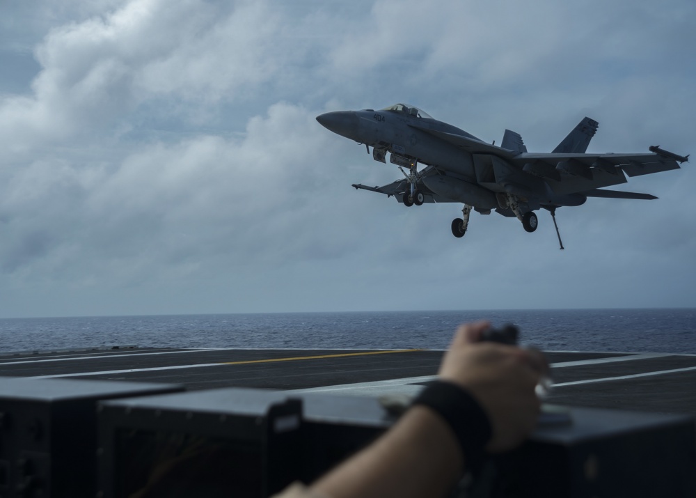 F/A-18E Super Hornet lands on USS Ronald Reagan
