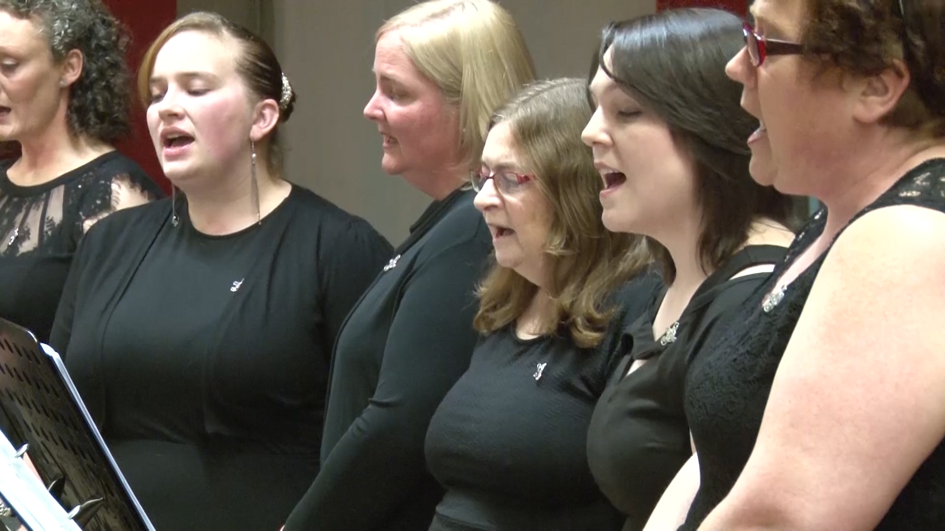 Bielefeld Military Wives Choir perform Proms