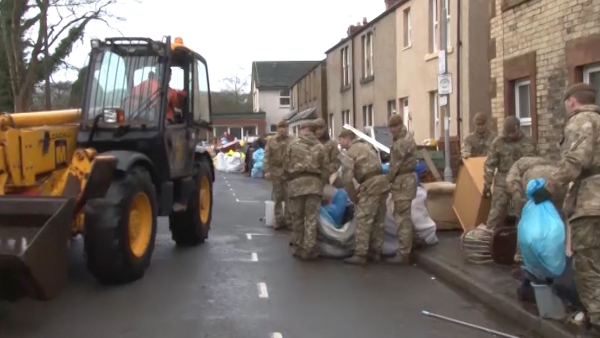 Troops help prepare UK flood defences