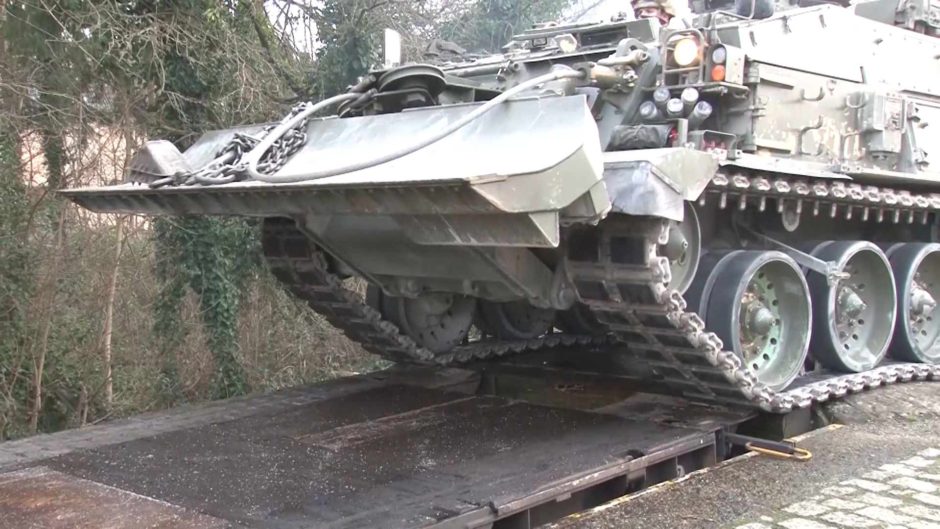 Challenger Tank transport 