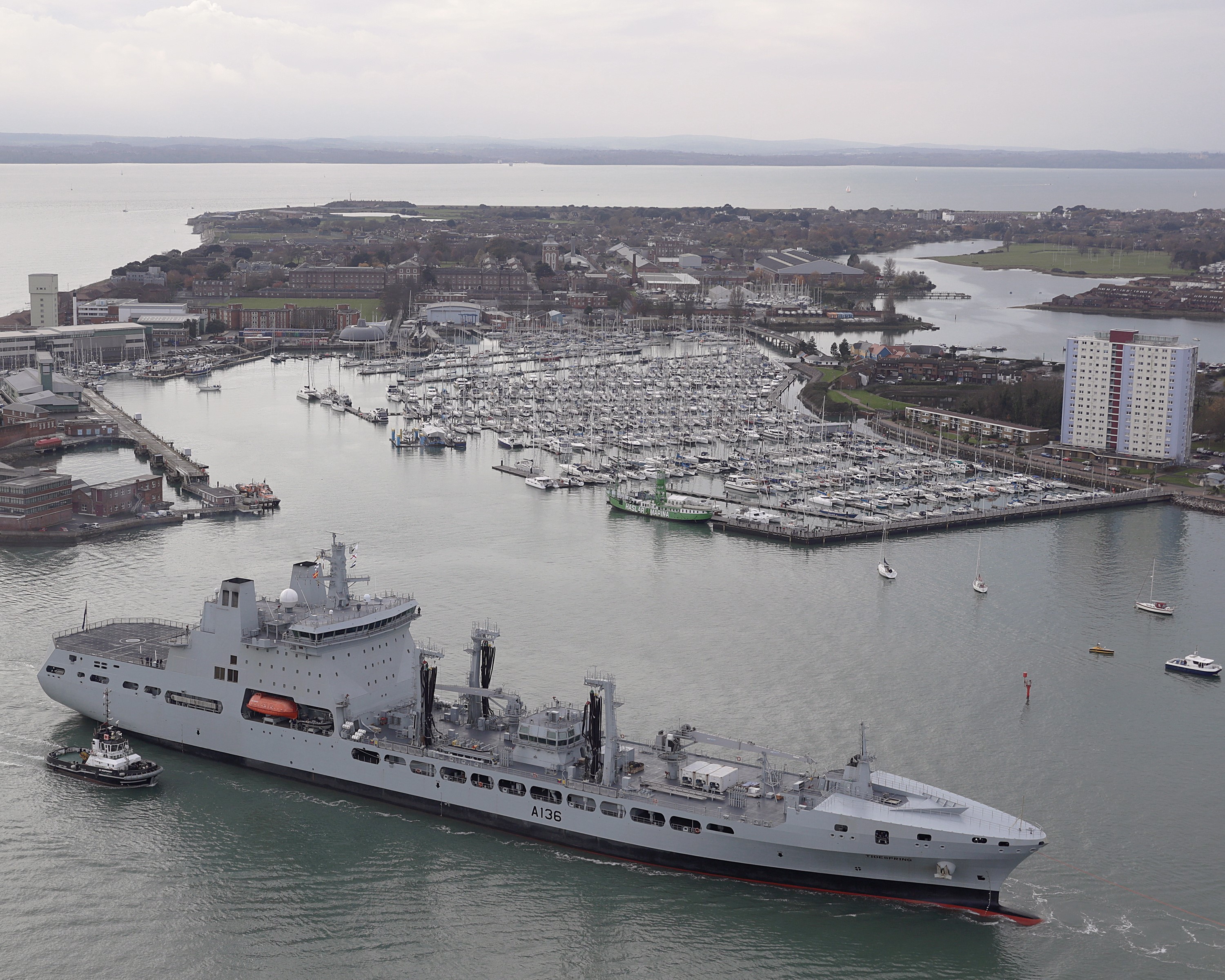 RFA Tidespring enters marina