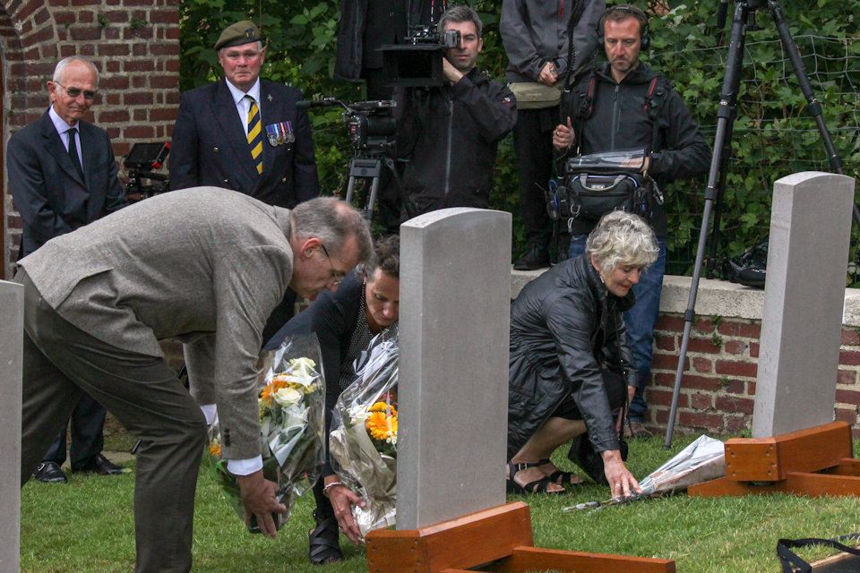 Families lay flowers at burial service for WWI soldiers in France