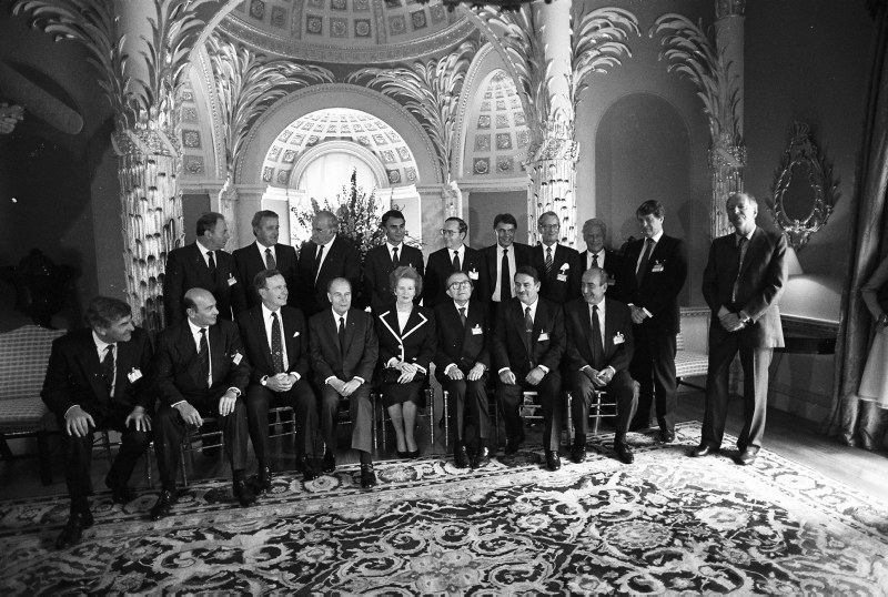 Family Portrait at Lancaster House of the delegates attending the NATO Summit in London July 1990 Credit MOD
