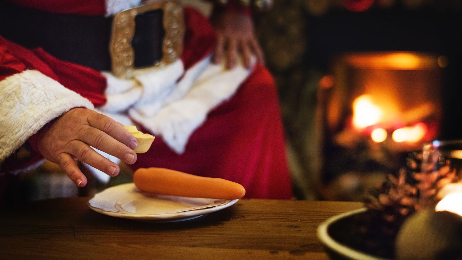 Father Christmas Santa Mince Pie Carrot Fireplace Credit Pexels 721167