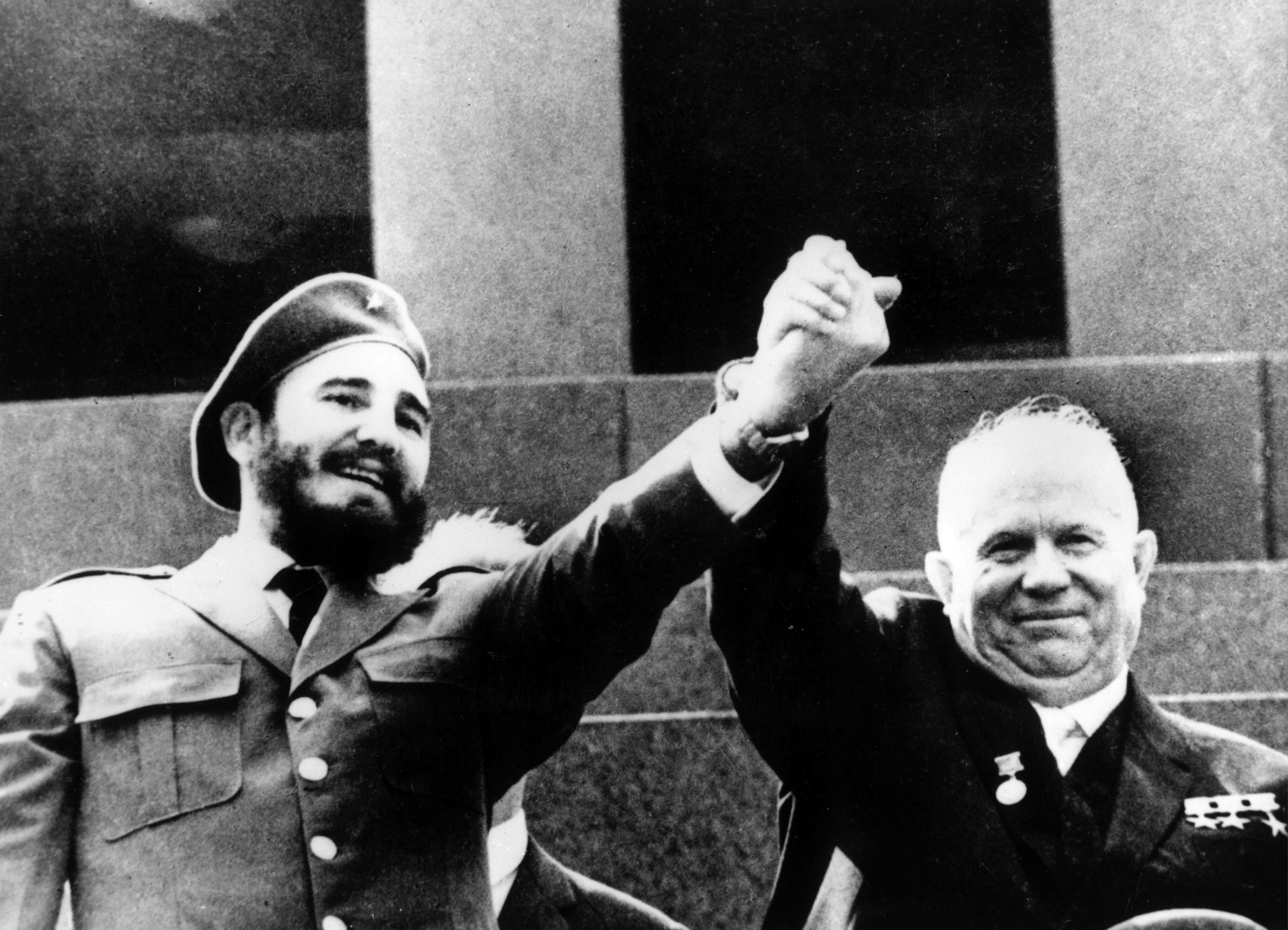 Fidel Castro and Nikita Khrushchev in front of the tomb of Vladimir Lenin 1963 DATE UNKNOWN CREDIT ALAMY