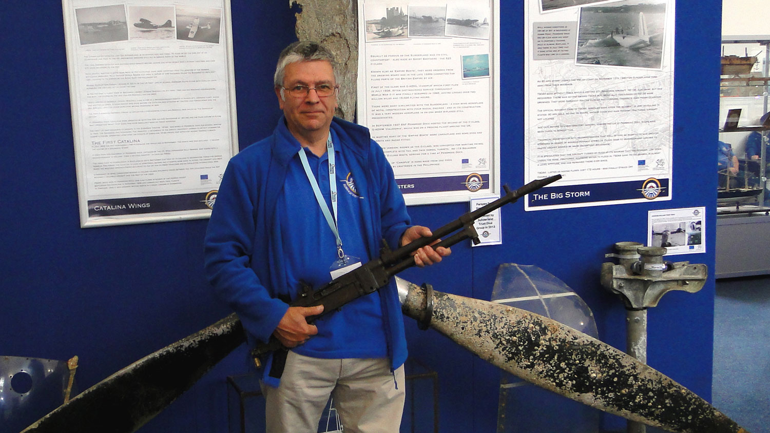 Flt Lt (Retd) Saldanha MBE holding the recovered and restored Vickers K gun Credit Flt Lt (Retd) Saldanha MBE