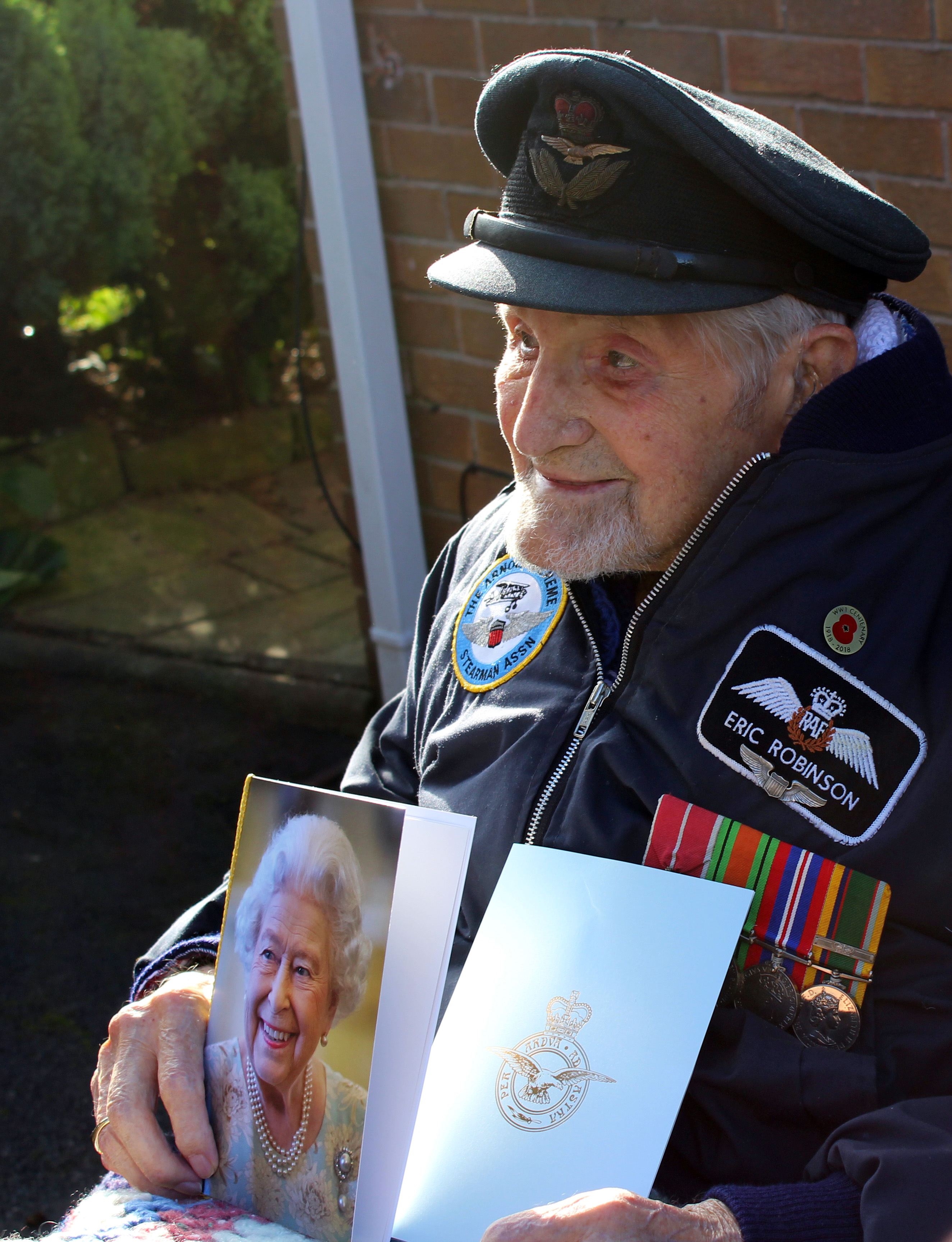 	Former Squadron Leader Eric Robinson OBE with a letter from the Queen to mark his 100th birthday