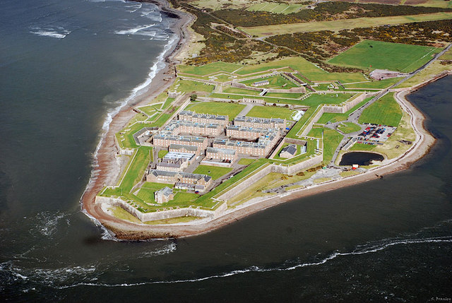 Fort_George_-_geograph.org.uk_-_1242152 by Stephen Branley
