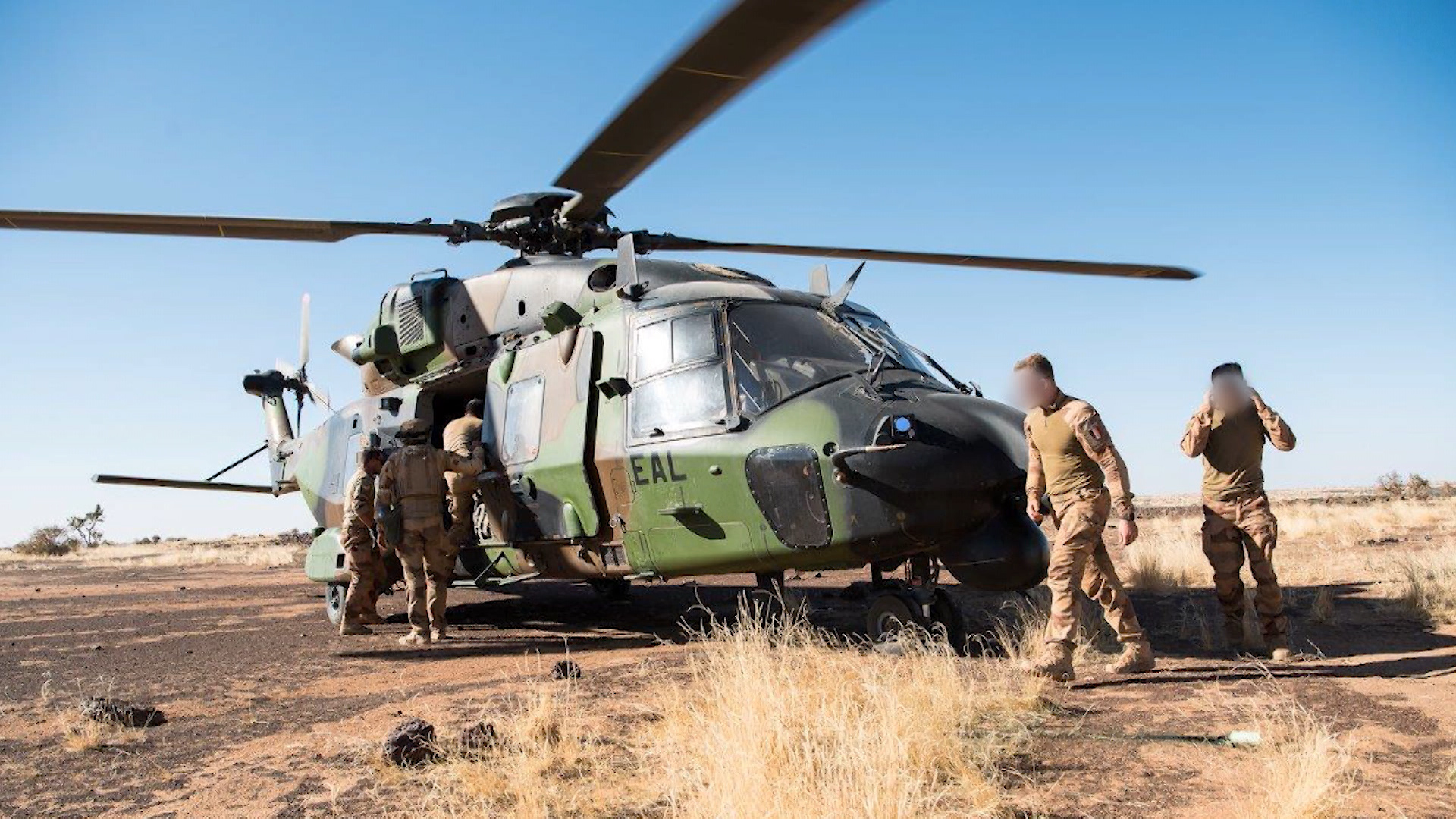 French Army crew and helicopter helped in Mali by RAF Chinook 310120 CREDIT French Army.jpg