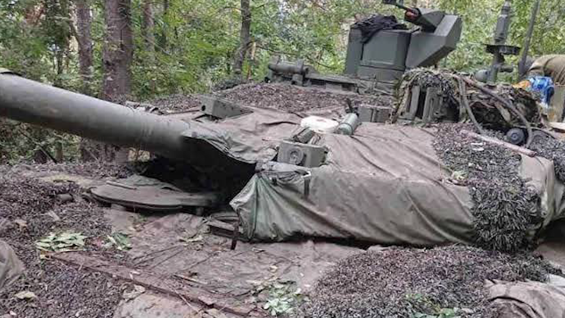 Front view of a Russian T-90M battle tank seized in Ukraine (Defense of Ukraine/Twitter).
