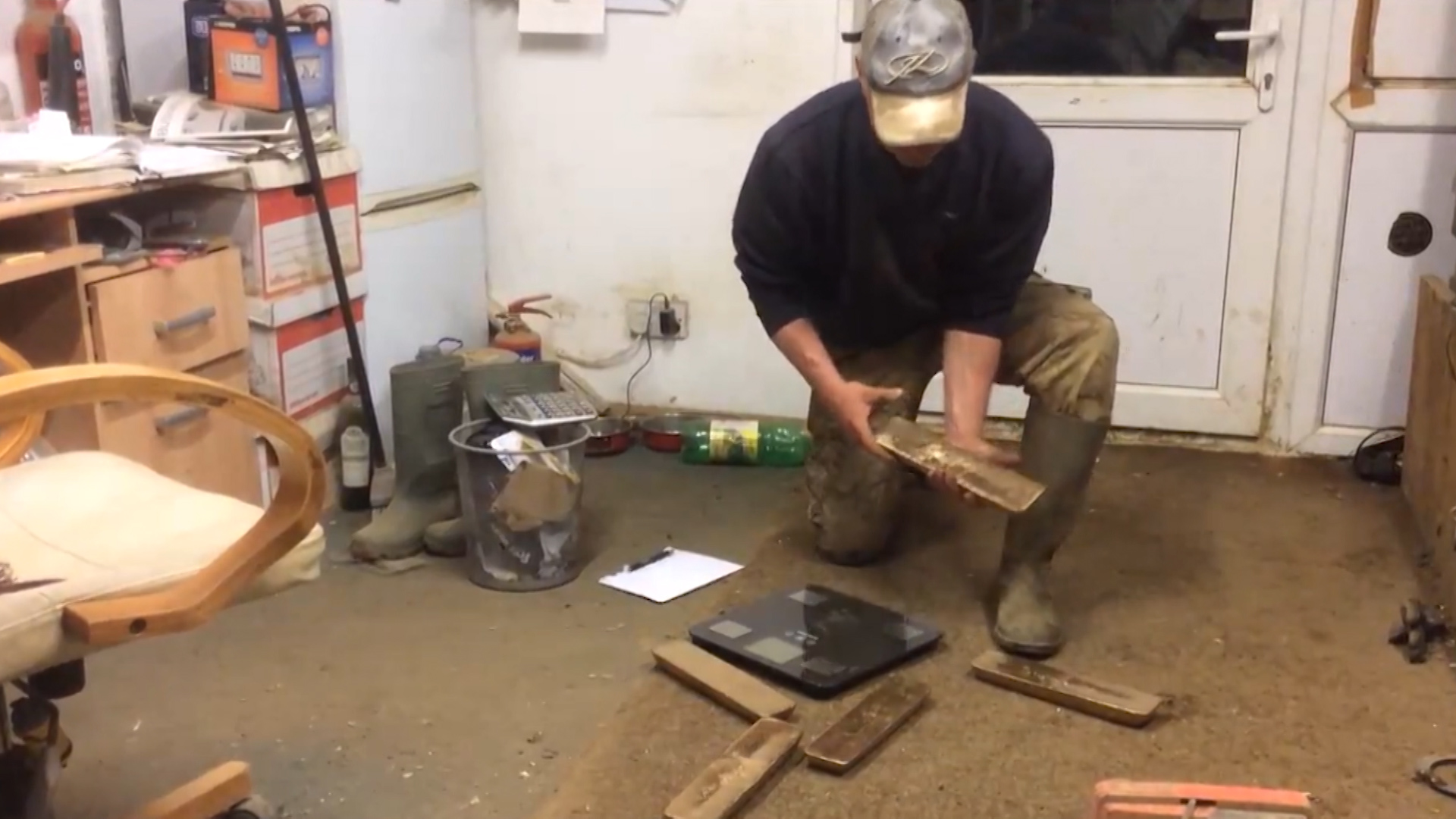 Former Iraqi Tank Reveals Hidden Gold Worth £2m