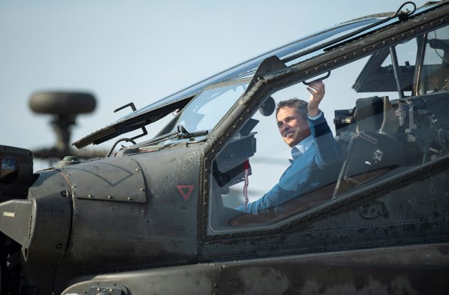 Gavin Williamson in Apache cockpit