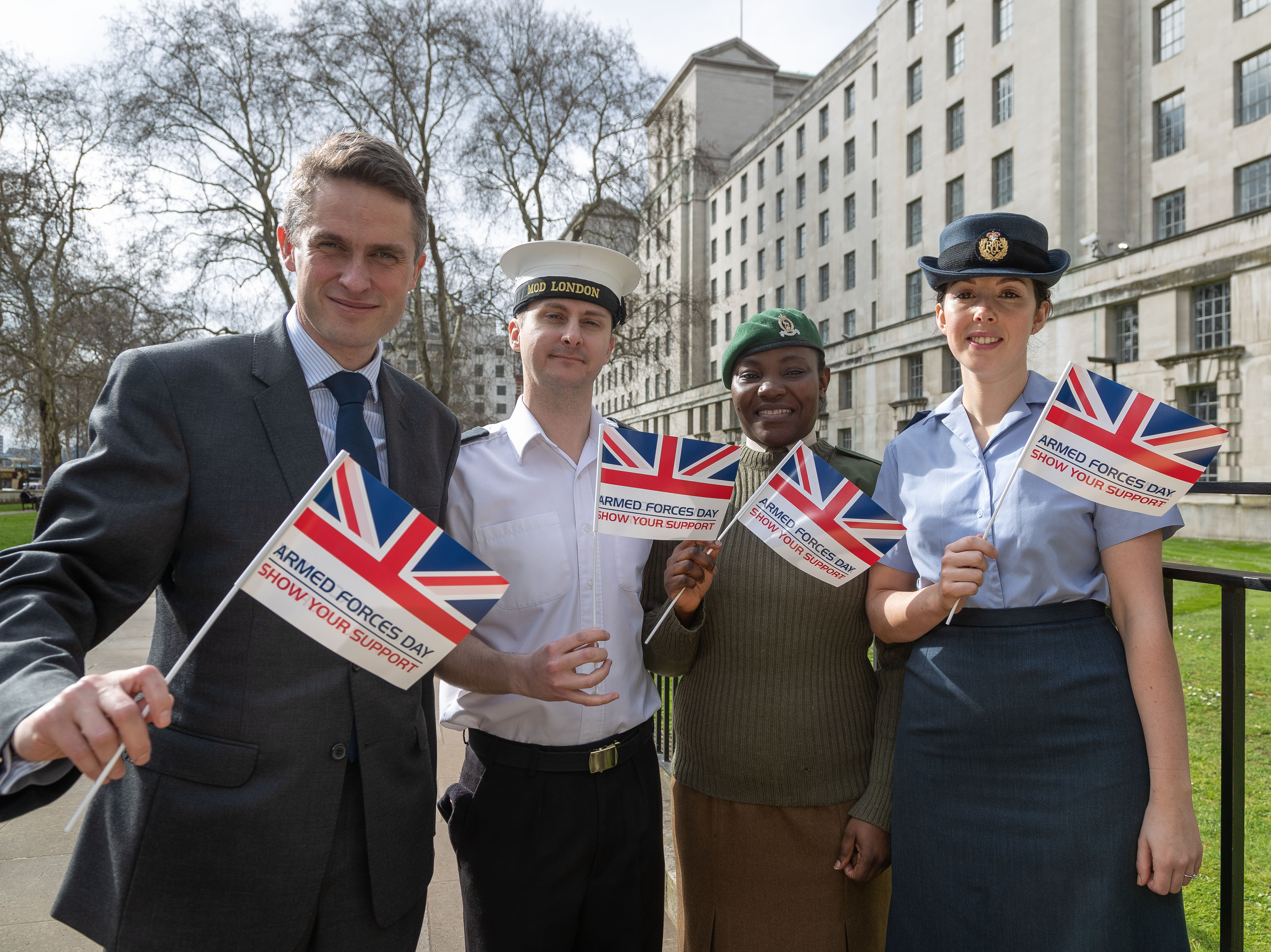 Gavin Williamson with personnel 100 days before Armed Forces Day