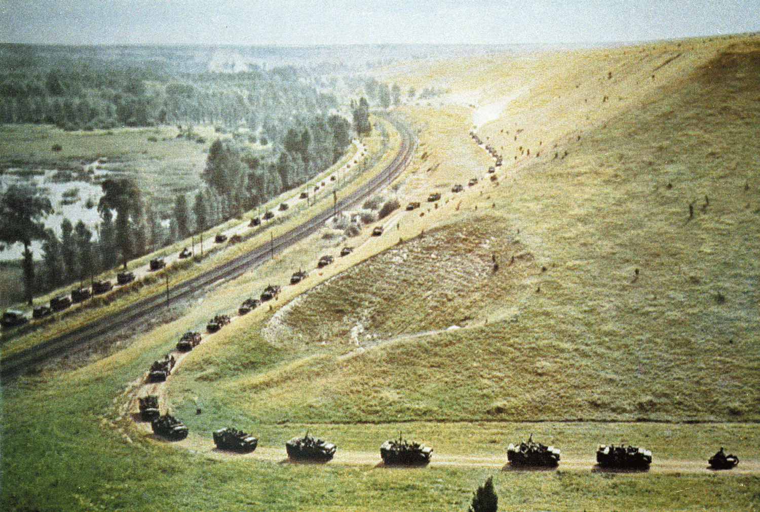 German-tanks-continue-into-France-after-crossing-Somme-1940-Tanks-bk-pg-56