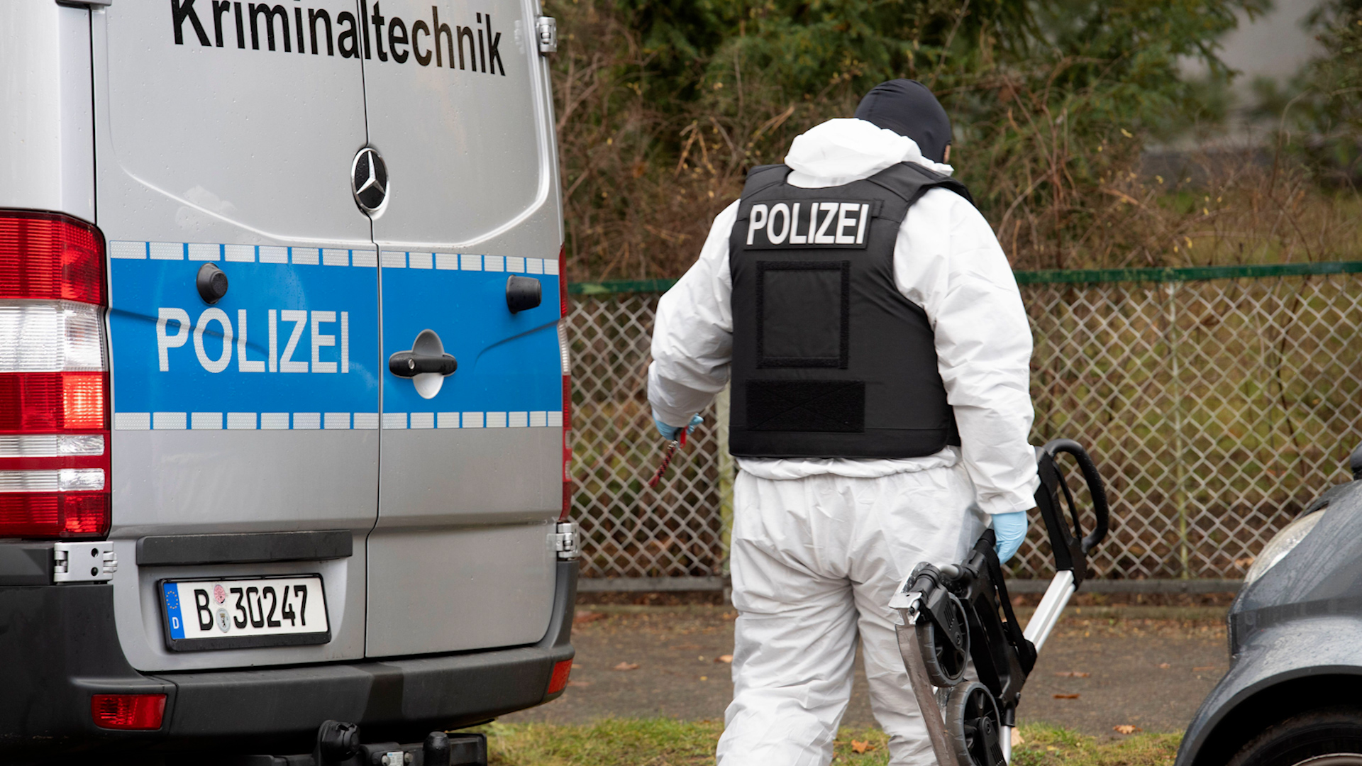 Germany raid against so called Reich citizens Berlin 2M0M6BD 071222 CREDIT dpa picture alliance, Alamy Stock Photo