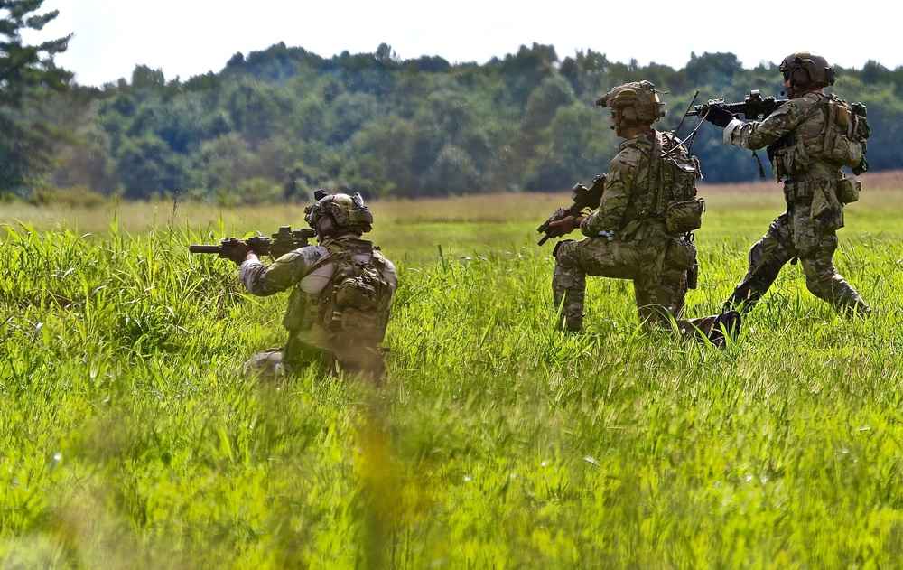 Green Berets doing vehicle interdiction training (Picture: US Department of Defense).