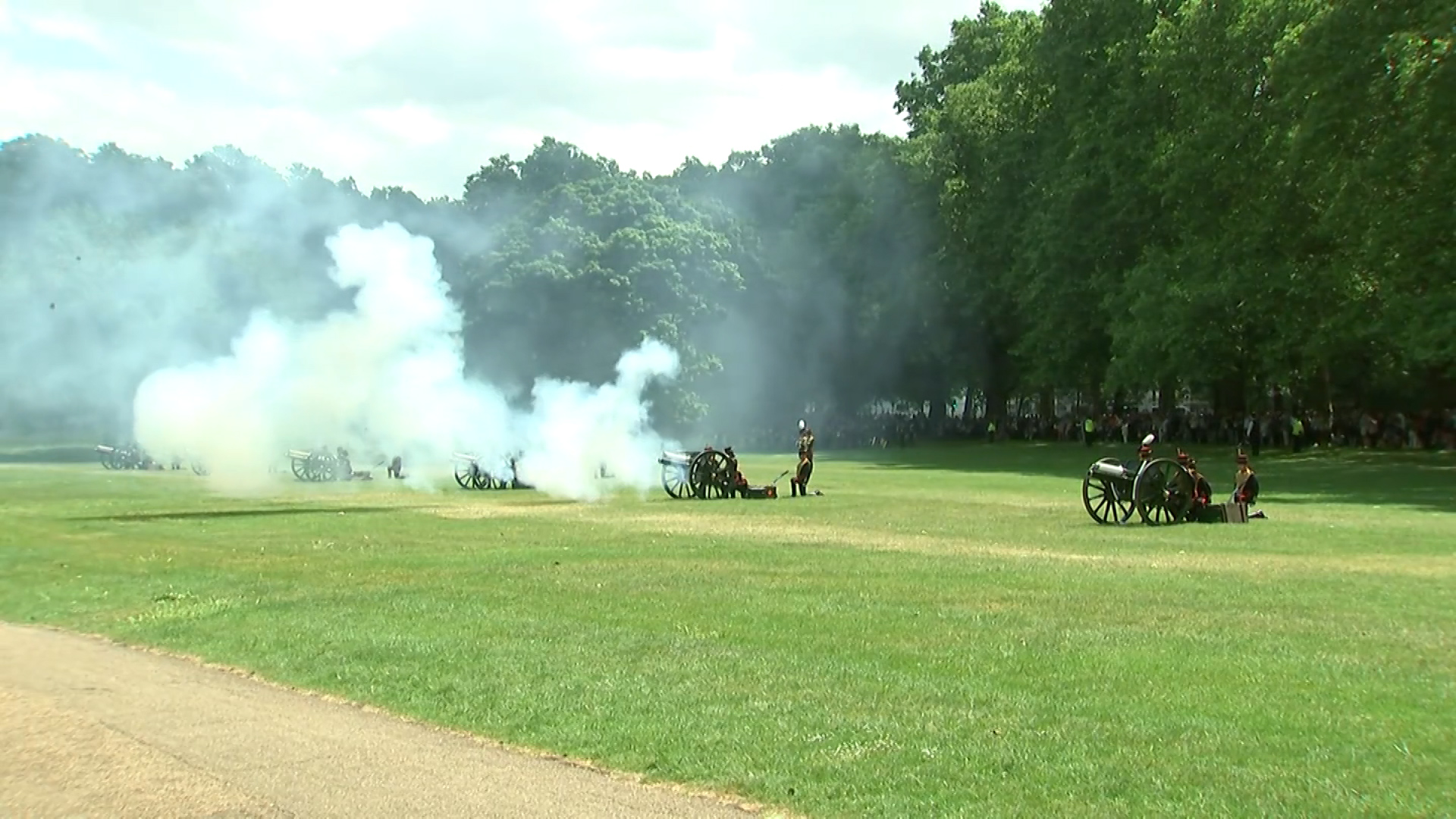 Green Park Trump gun salute wide