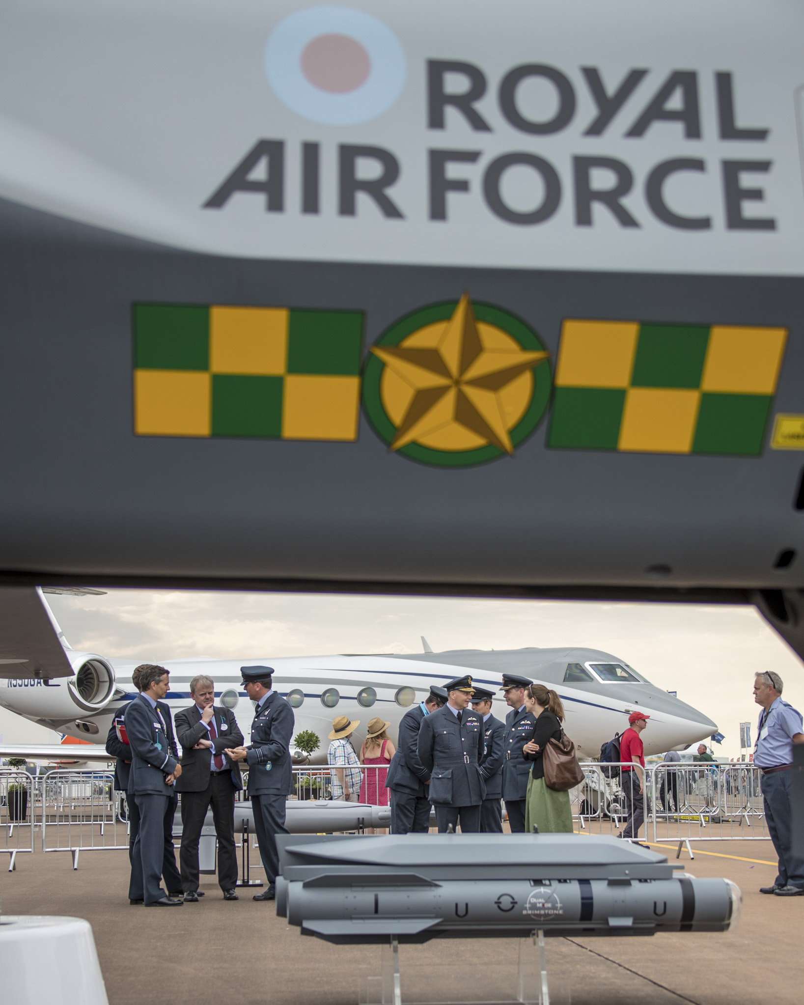 Defence Minister Guto Bebb meets RAF officers at RIAT