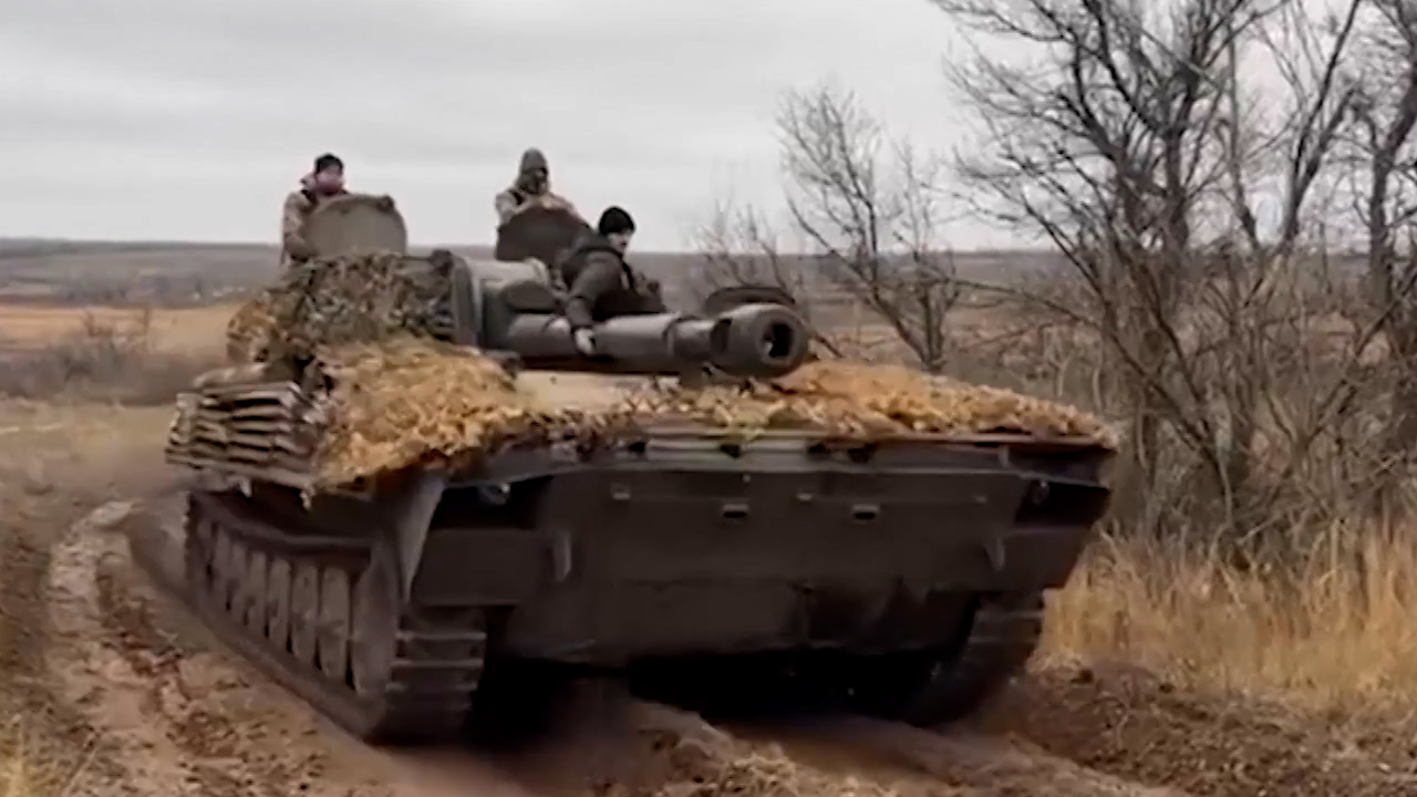 Soviet-era vehicles like this Gvozdika (Carnation) self-propelled gun reflect Vladimir Putin's aim of resurrecting a Soviet-style empire, according to Colonel  de Bretton-Gordon