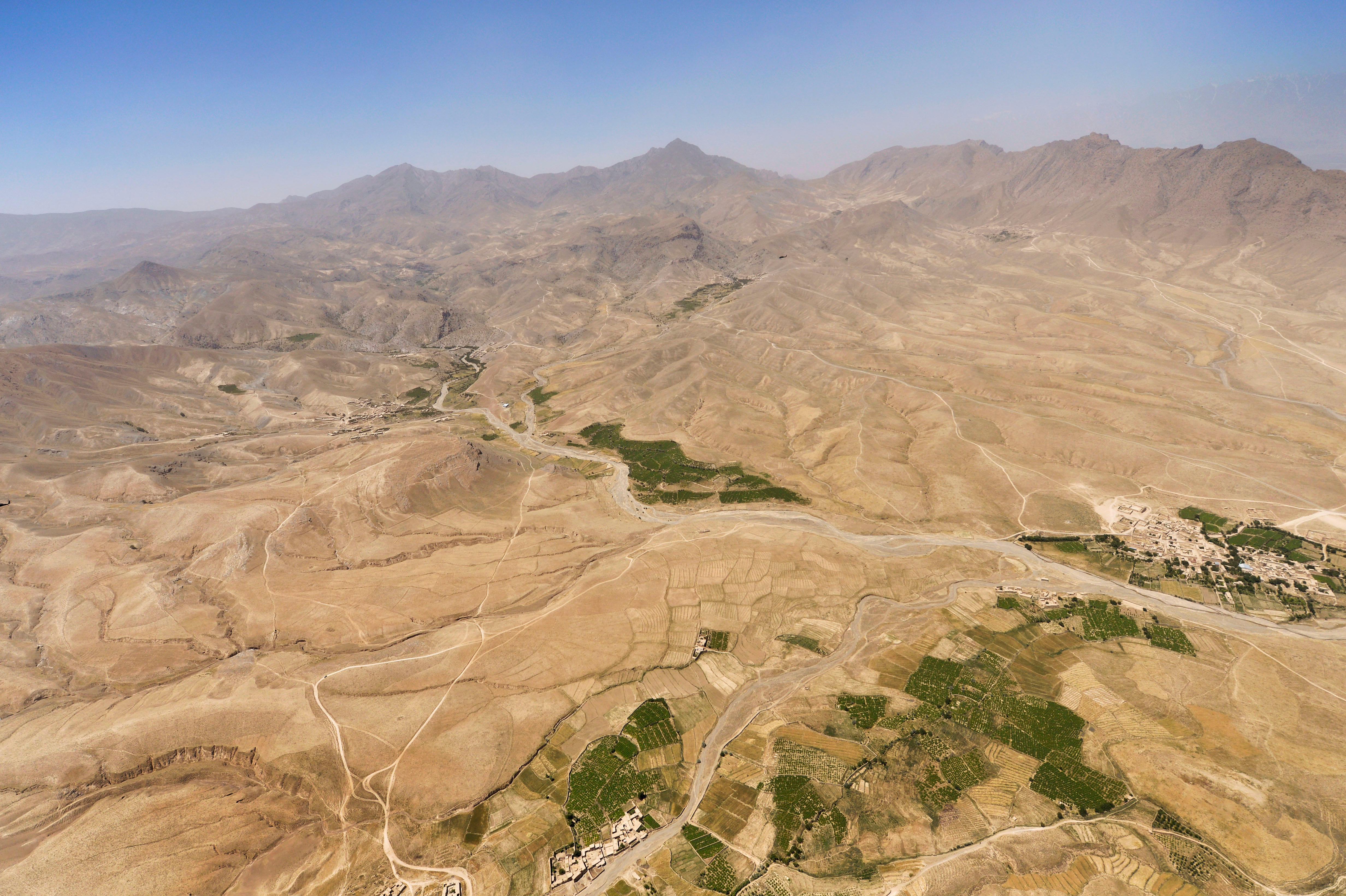 Image ID: HF9BEN: An aerial view of the mountainous desert terrain of Afghanistan as seen from a helicopter on the way to Bagram Air Base June 24, 2014 in Afghanistan. 