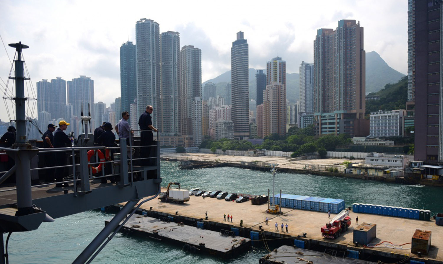 USS Blue Ridge Departs From Hong Kong 