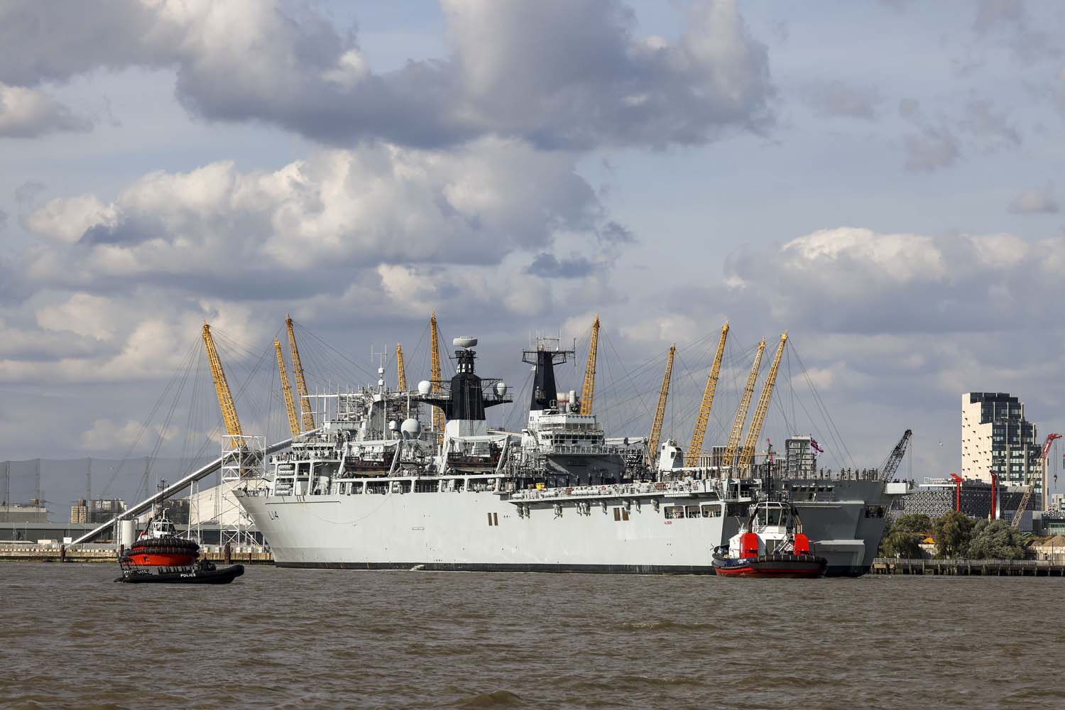 HMS Albion makers her way into London Thames in ready for London Internations Shipping week 13092021 CREDIT Royal Navy.jpg