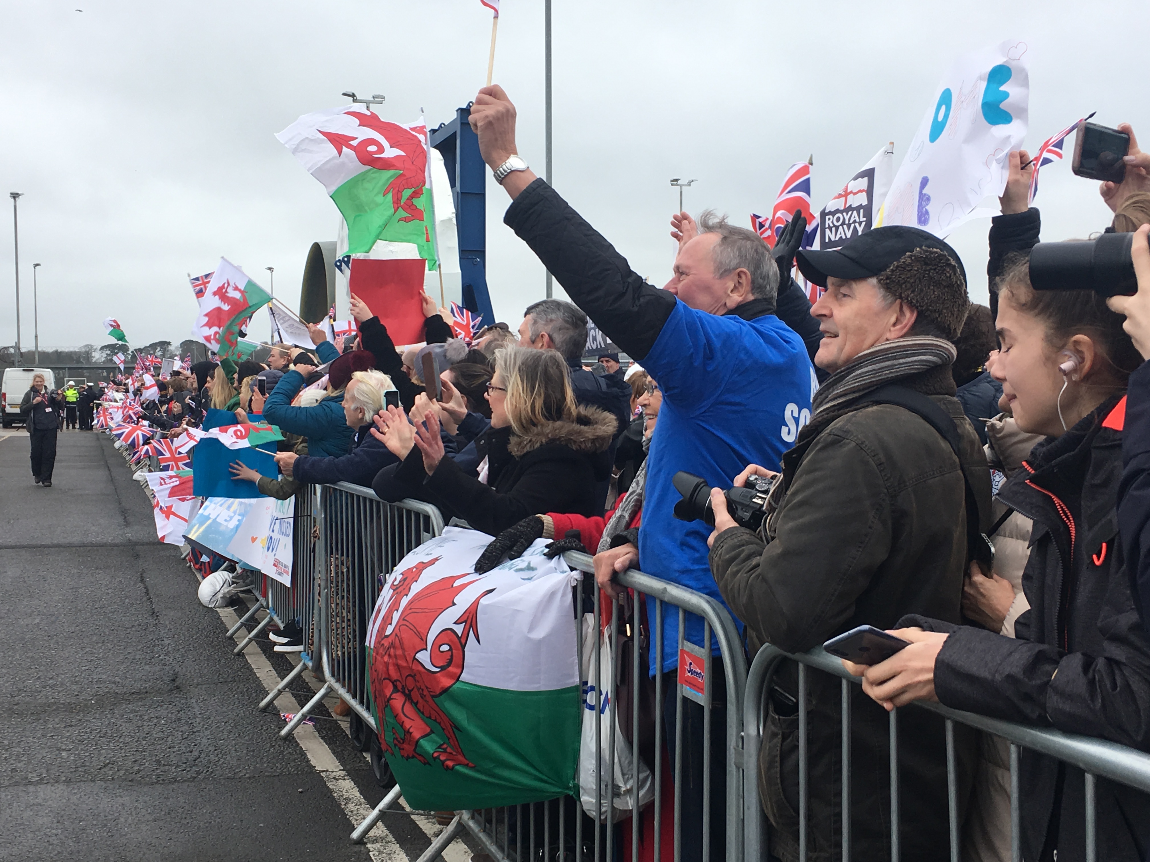 HMS Argyll homecoming crowds Devonport