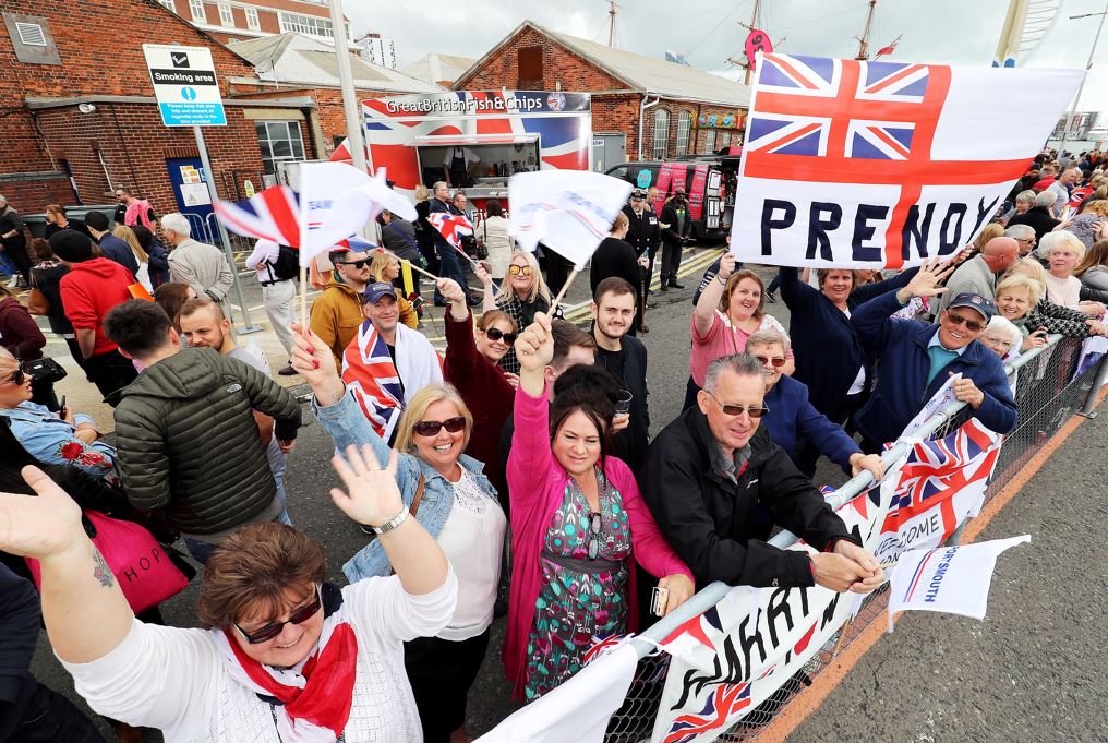HMS Daring homecoming