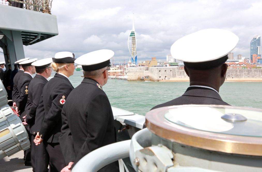 HMS Daring homecoming