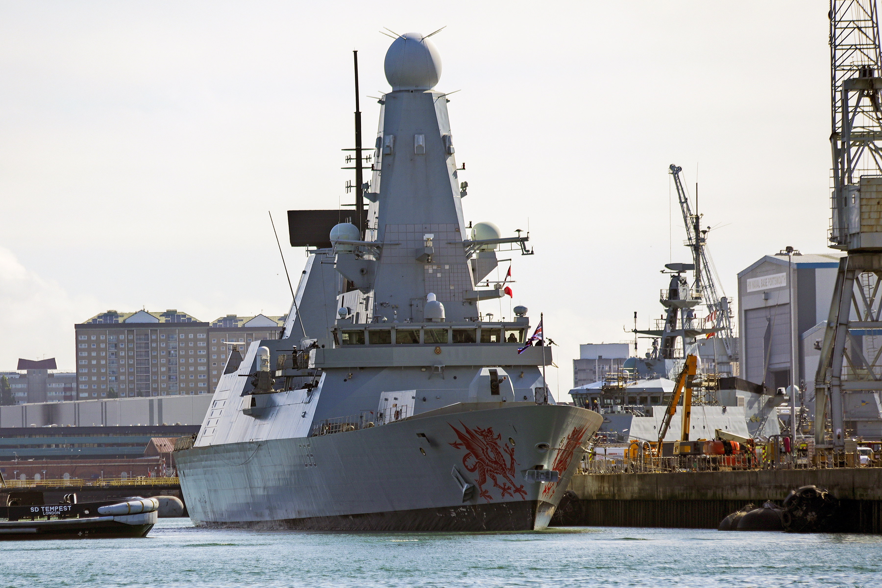HMS Dragon leaves Portsmouth for Gulf 170918 CREDIT RN
