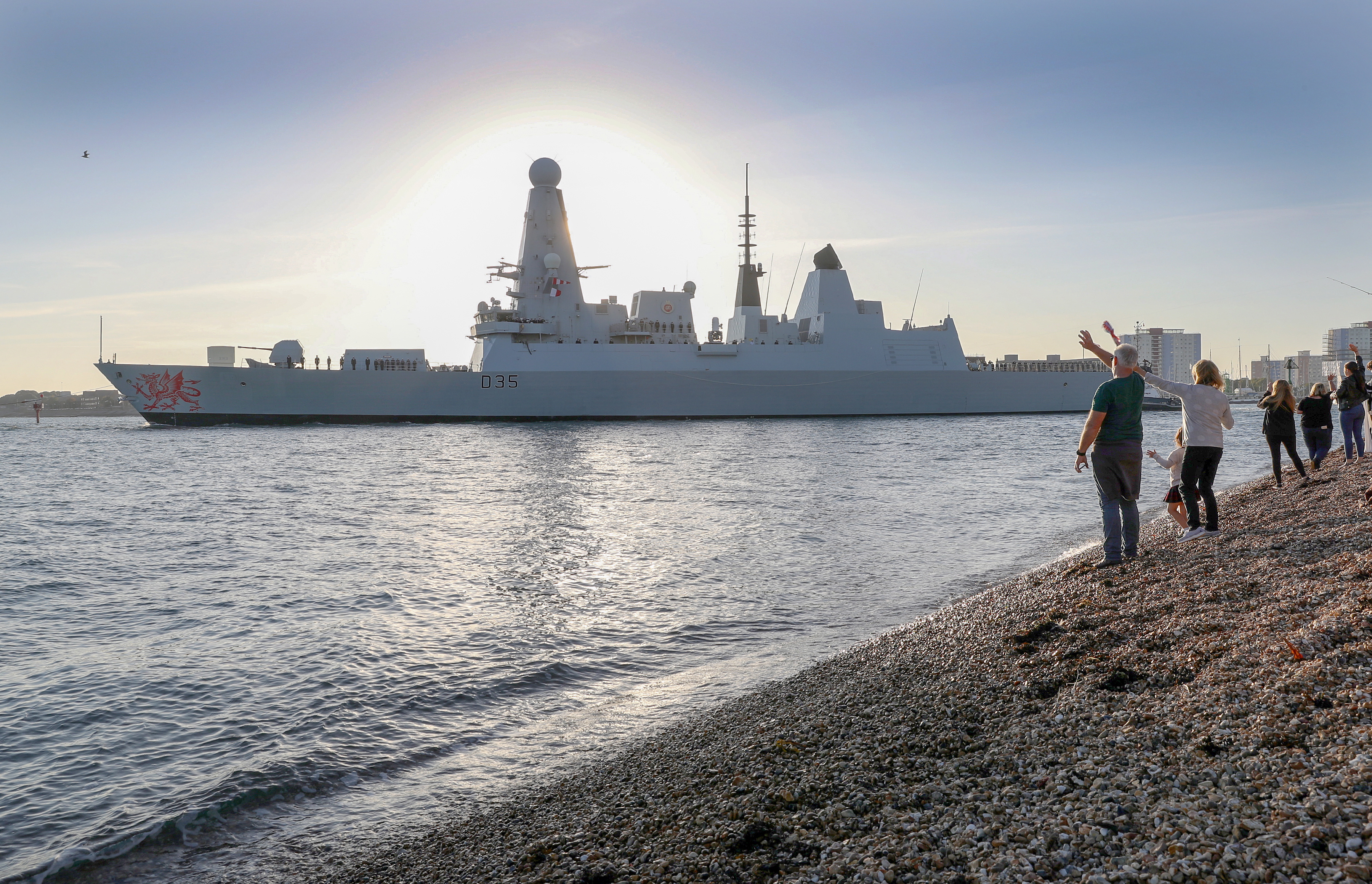 HMS Dragon leaves Portsmouth for Gulf 170918 CREDIT RN