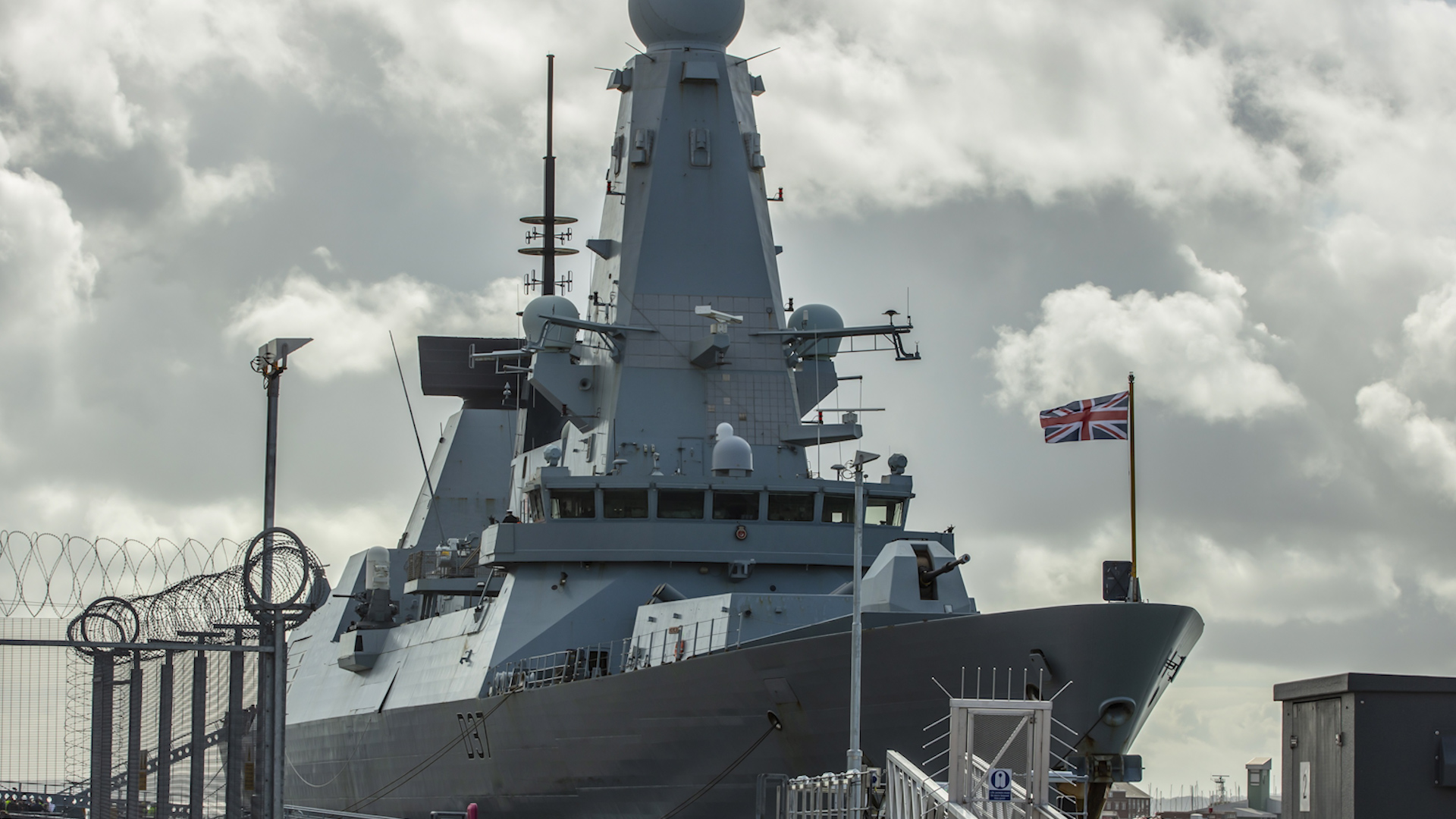HMS Duncan returns to Portsmouth, having been away longer than planned (Picture: MOD).