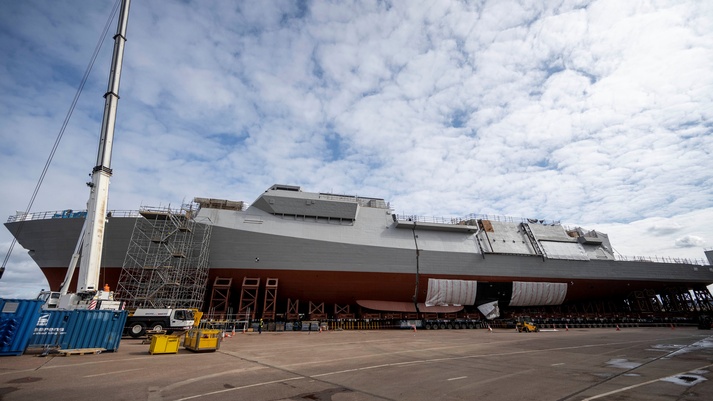 HMS Glasgow blocks join together 