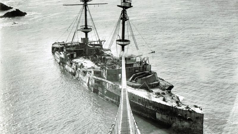 HMS Montagu and rope walk for salvage crew in 1906