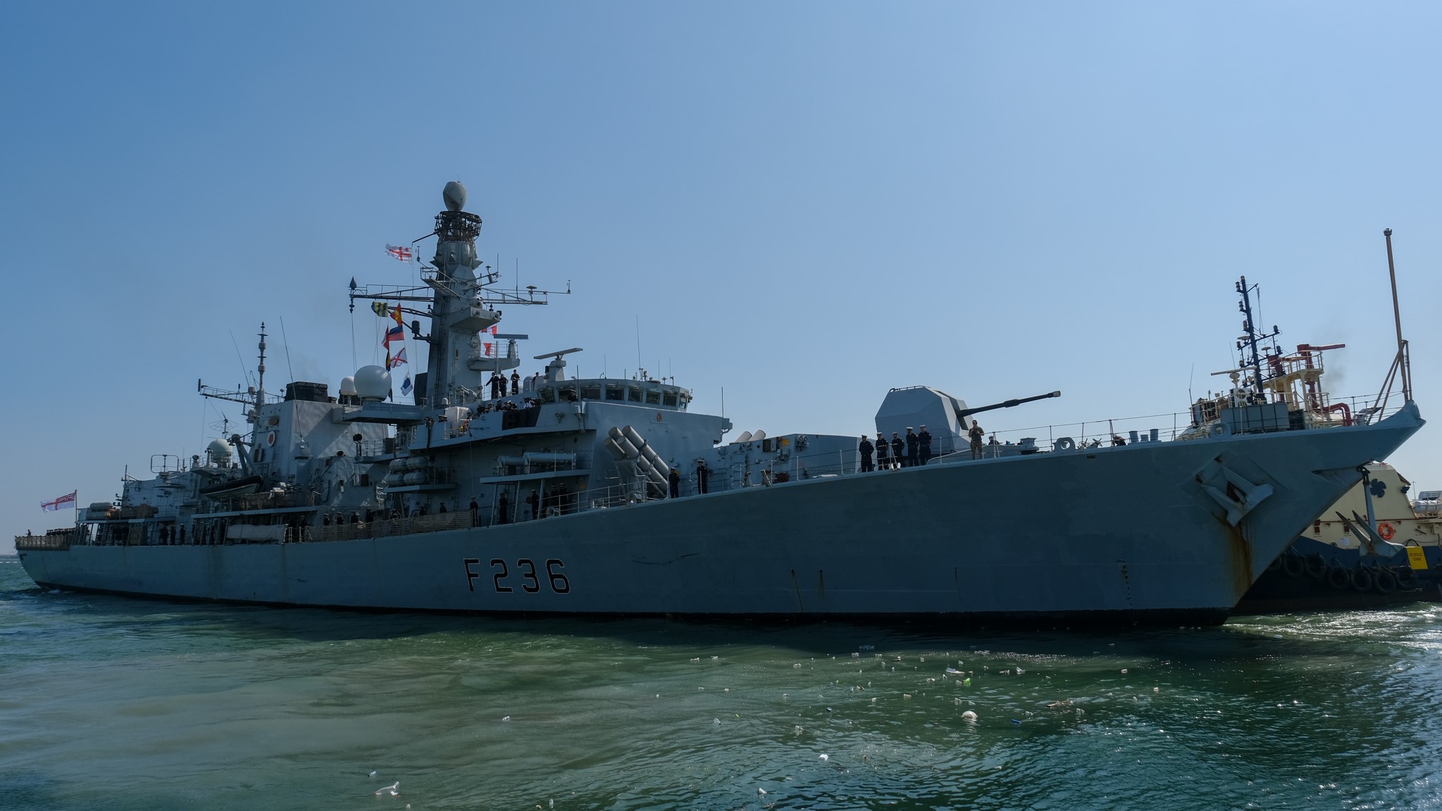 HMS Montrose leaving Bahrain for the last time 15112022 CREDIT Royal Navy MOD.jpg