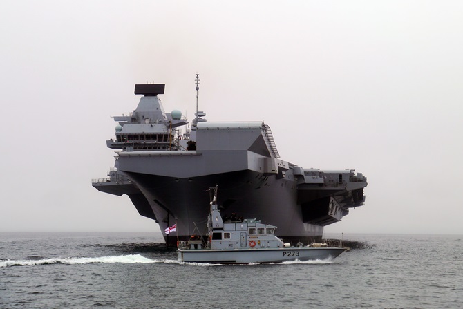 HMS Pursuer meets HMS Queen Elizabeth