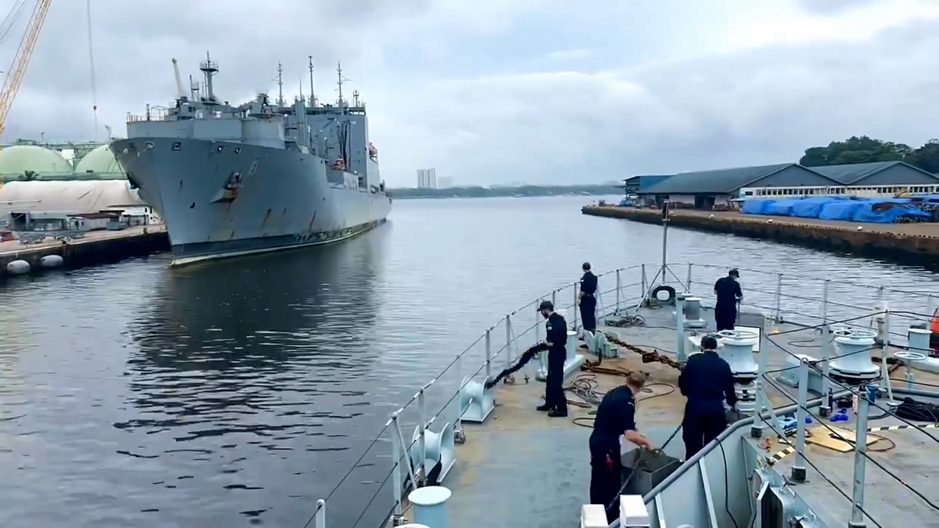 HMS Spey leaving Singapore 040123 CREDIT HMS Spey X