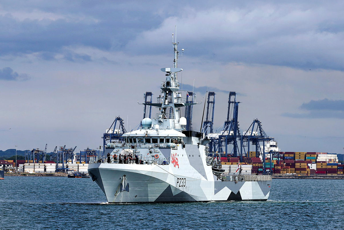 HMS Tamar transiting from the Atlantic Ocean entrance of the Panama Canal 