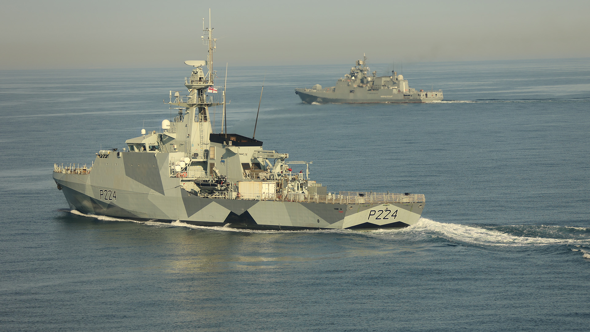HMS Trent tracks Russian frigate Admiral Grigorovich