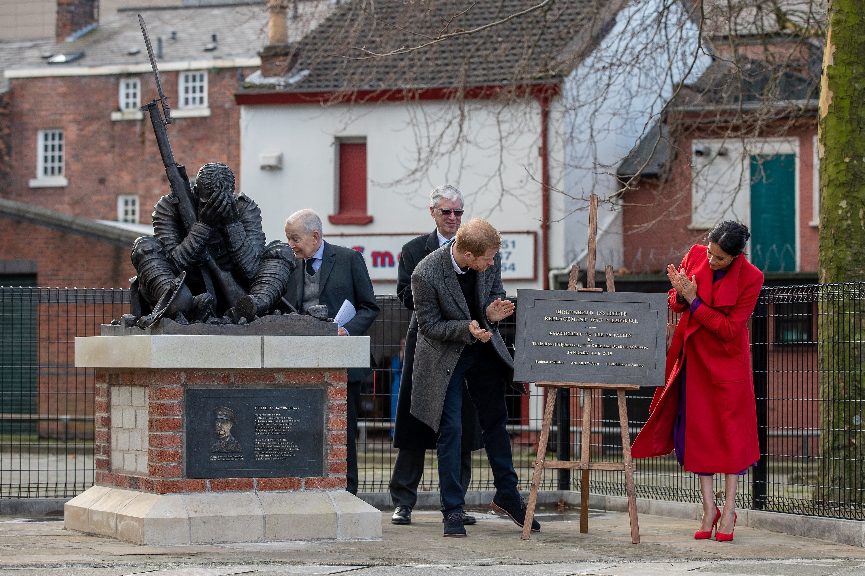 Harry and Meghan Wilfred Owen Birkenhead 140119 CREDIT PA.jpg 