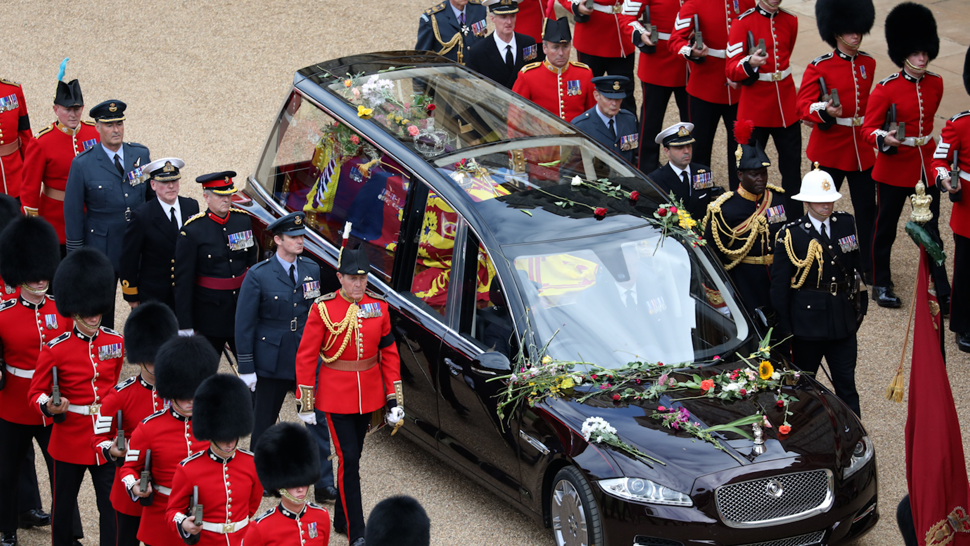 The funeral procession makes its way down the Long Walk towards Windsor Castle