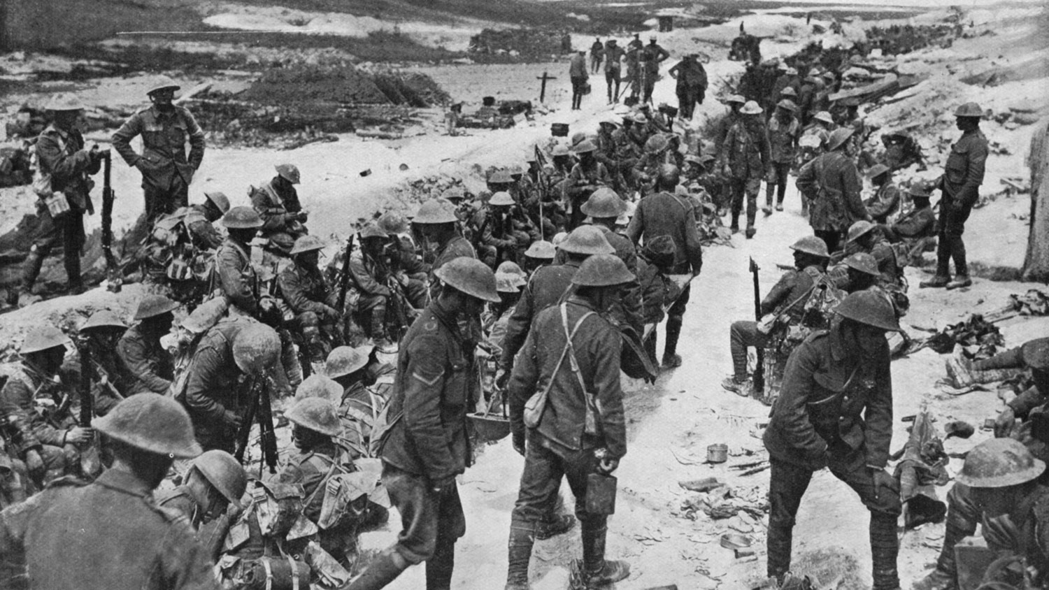 Image ID 2KG7PXR British soldiers rest in a trench in the rear area of the British lines on the Western Front during World War One CREDIT D and S Photography Archives Alamy Stock Photo EXP 04112023
